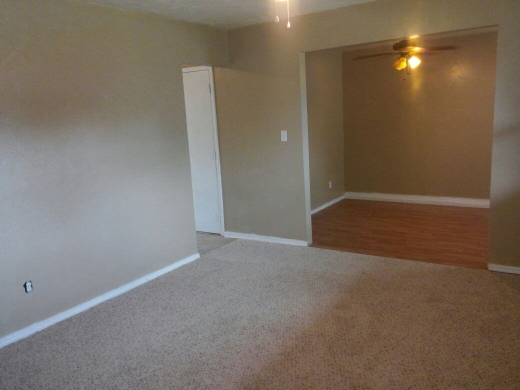 4013 S Locust Dr - Photo 2 of 24