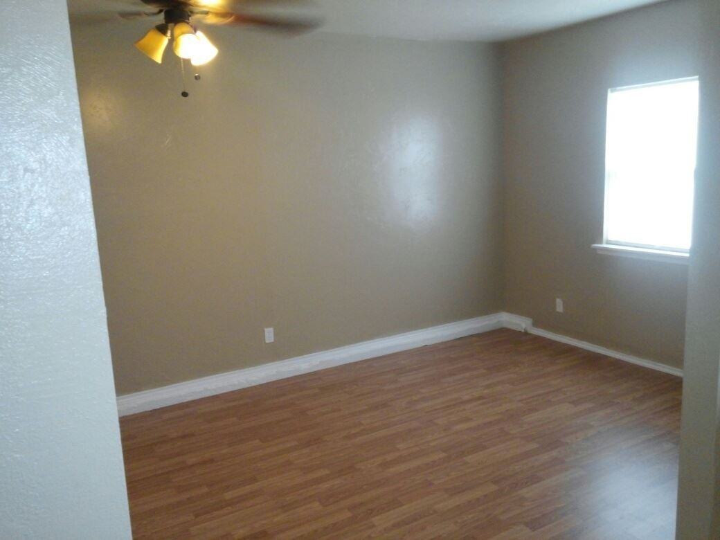 4013 S Locust Dr - Photo 3 of 24