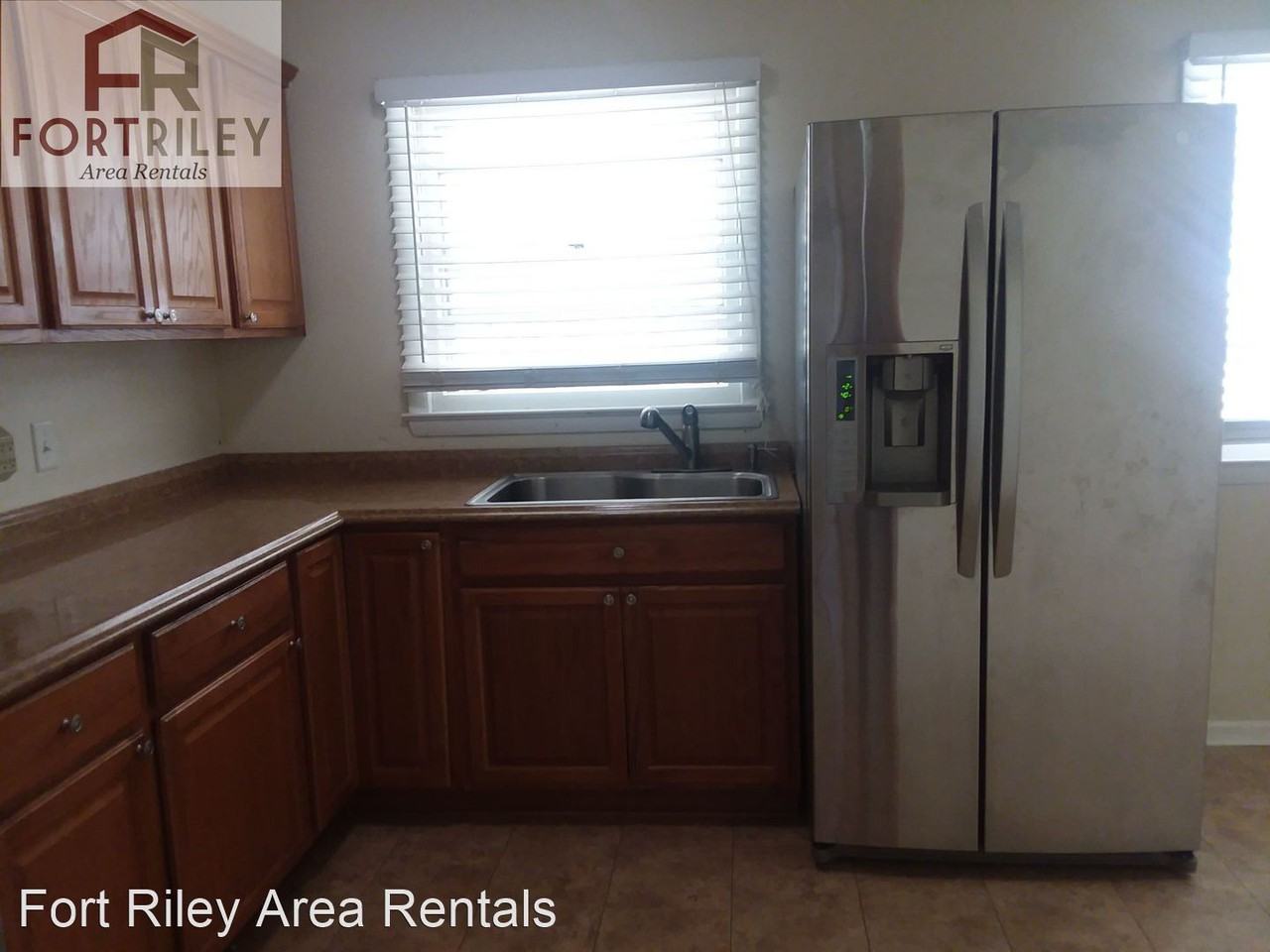 906 Highland Dr - Photo 3 of 24
