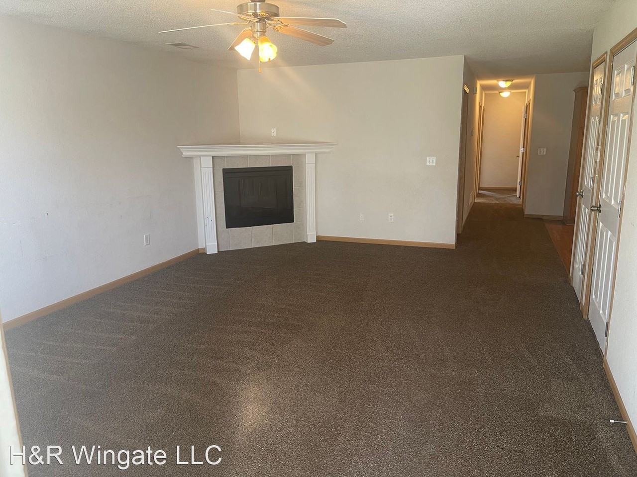 301-607 NW Woodbury Dr - Photo 2 of 15