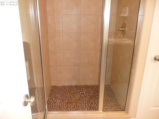 334 SW Eastman Pkwy - Photo 3 of 12