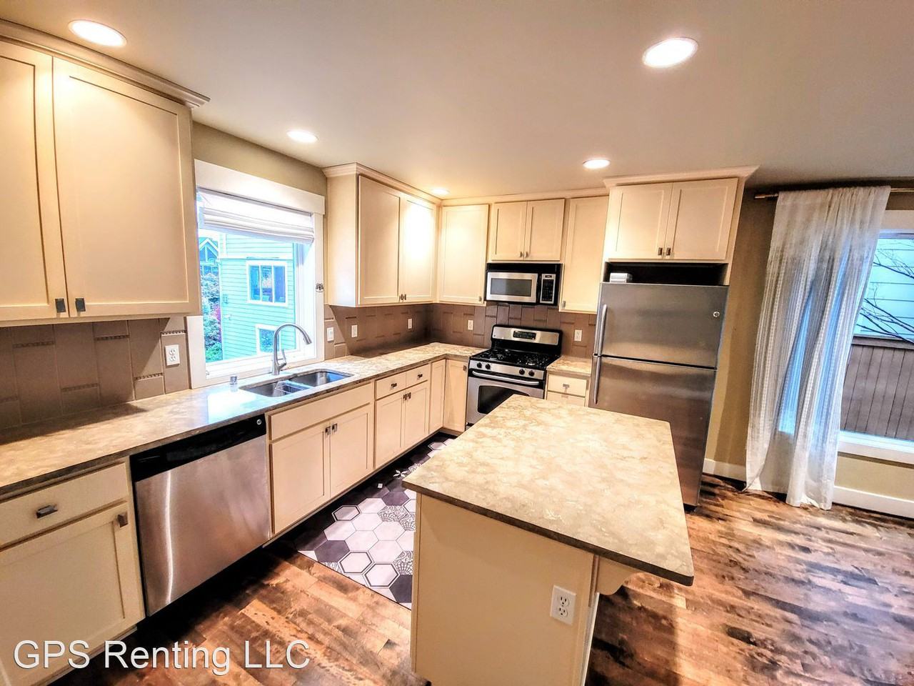 3814 Interlake Ave N #B - Photo 2 of 15