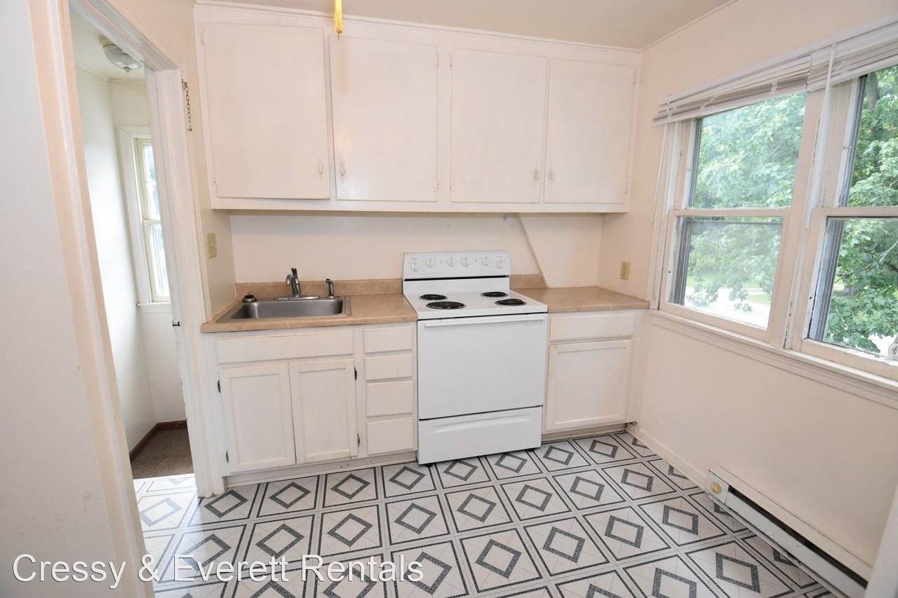 206 1/2 Blakeslee St - Photo 2 of 10