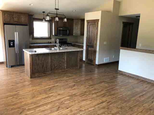 1007 Summer St - Photo 2 of 22