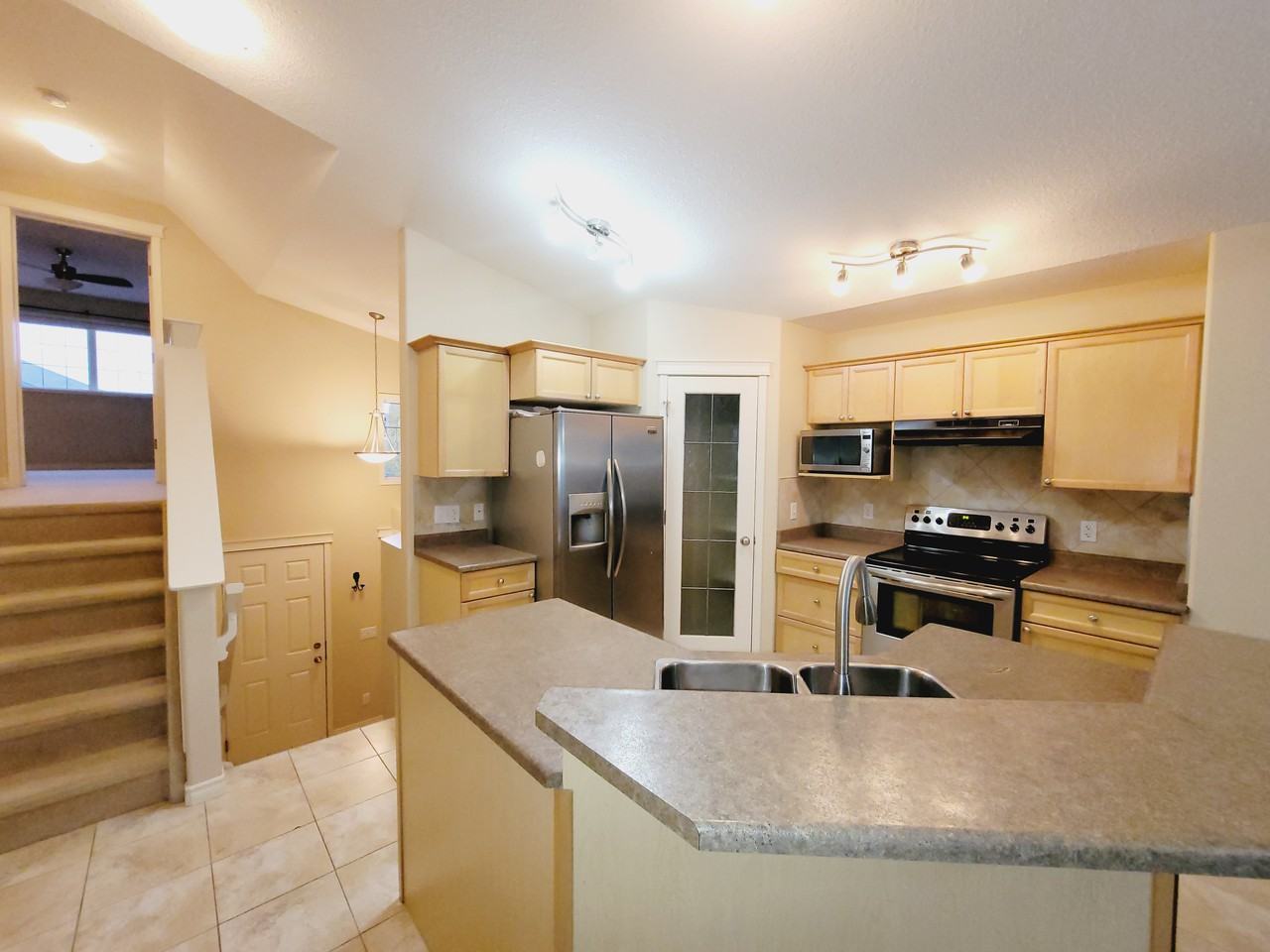 5812 8 Ave Sw - Photo 2 of 19