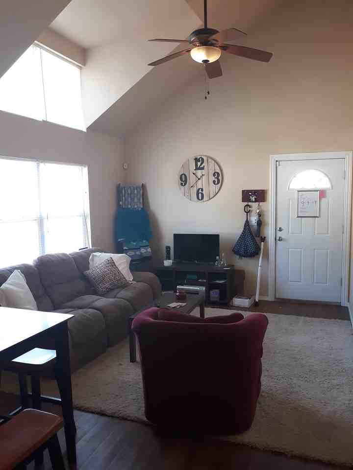 415 S Blakeley St Apt B #1 - Photo 2 of 6