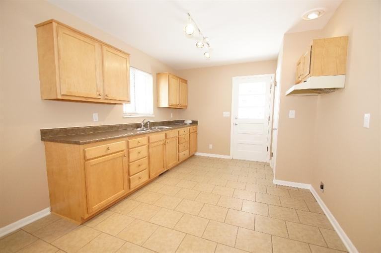5004 Pensacola Blvd - Photo 3 of 8