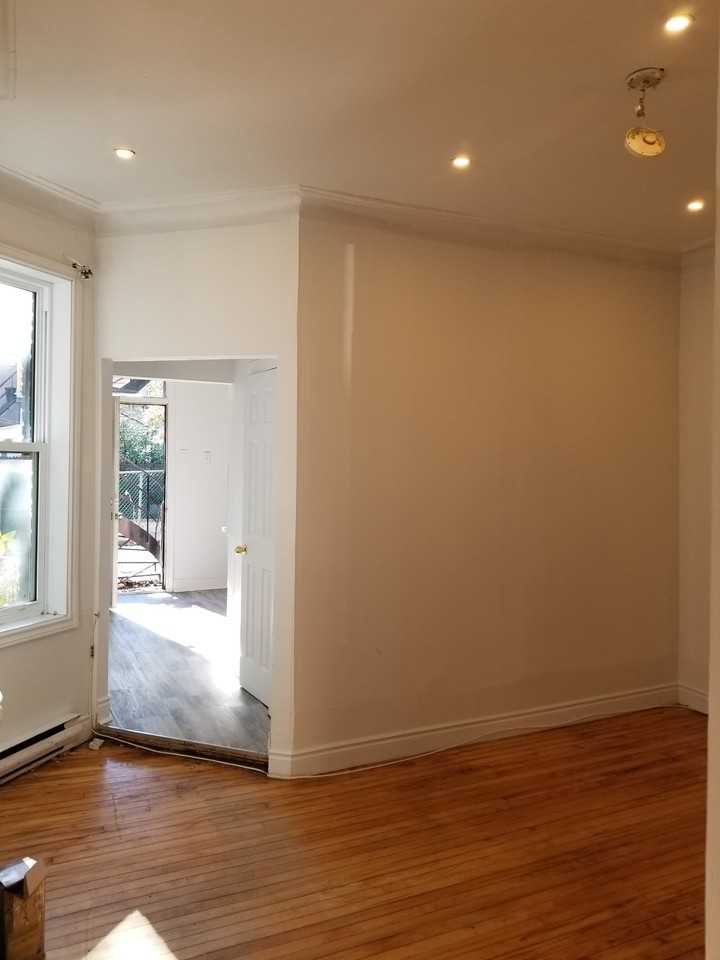 7088 Rue Durocher - Photo 2 of 15