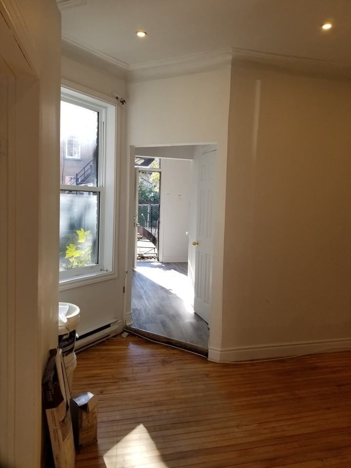 7088 Rue Durocher - Photo 3 of 15