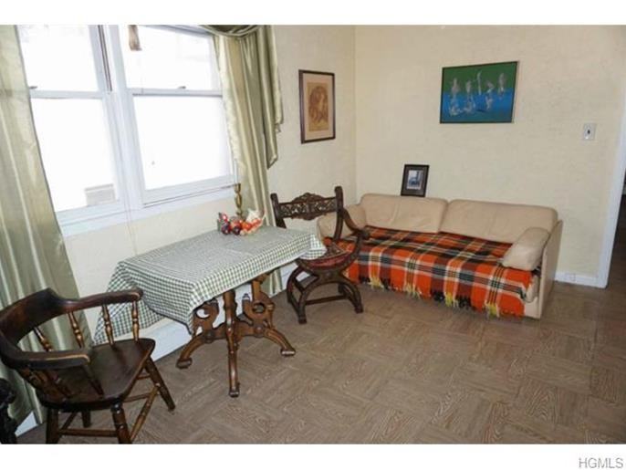 8 Livingston Ave - Photo 3 of 12