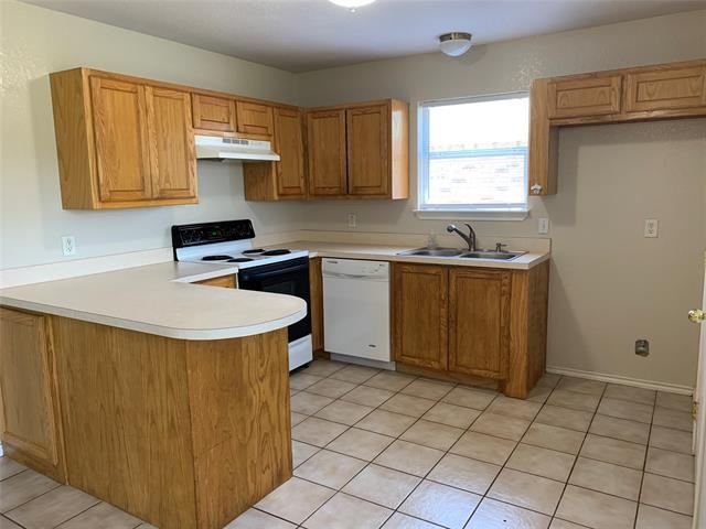 215 Dean Ct - Photo 2 of 7