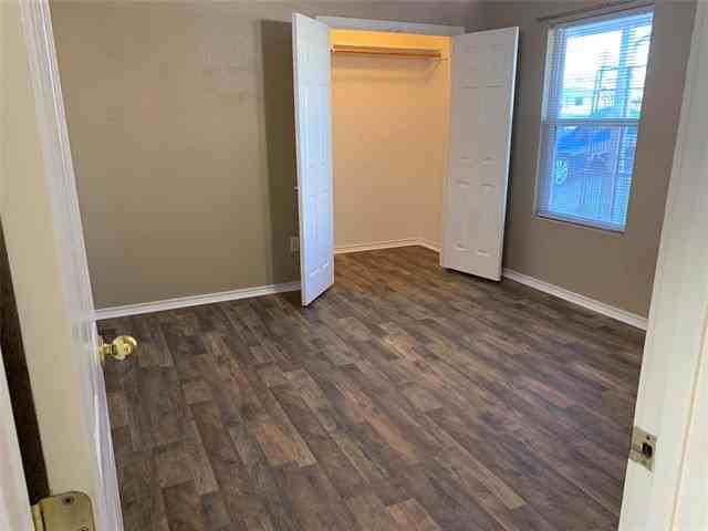 215 Dean Ct - Photo 4 of 7