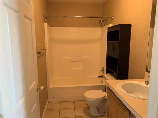 215 Dean Ct - Photo 5 of 7