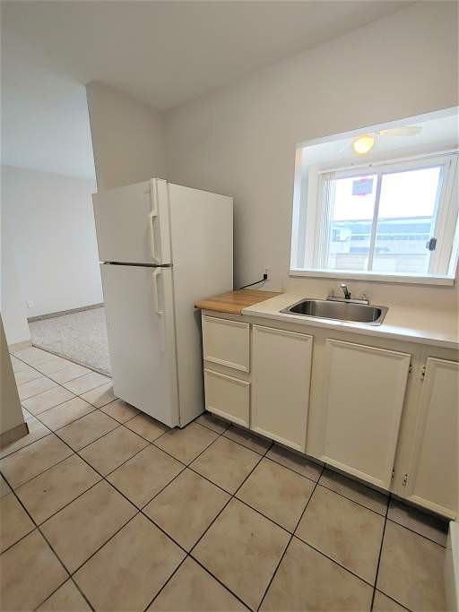 #221 Kensington Place **1ST MONTH RENT FREE** - Photo 3 of 17