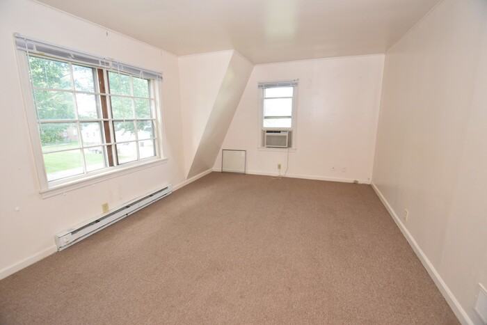 206 Blakeslee St - Photo 3 of 10