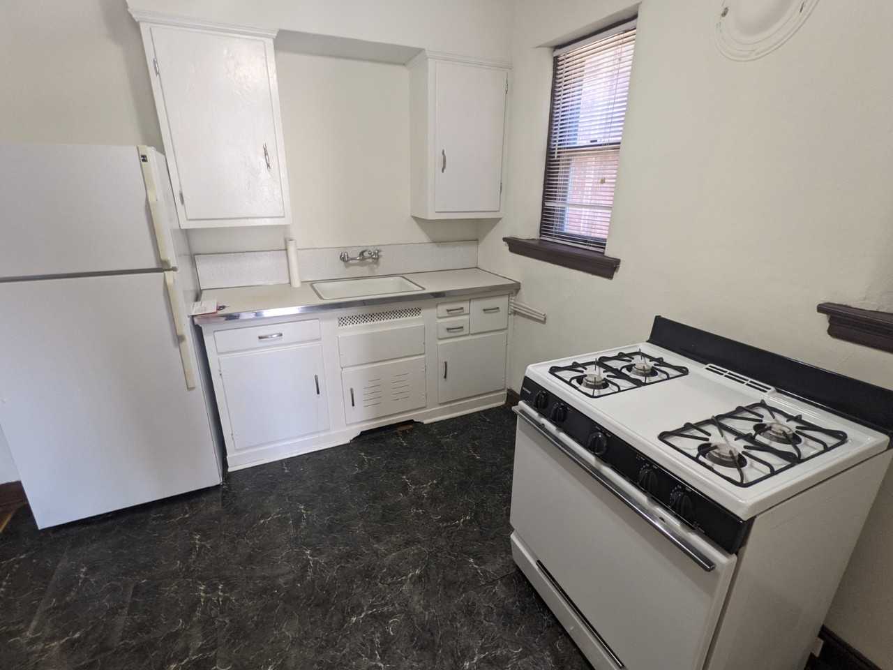 5021 Oleatha Avenue - Photo 3 of 12