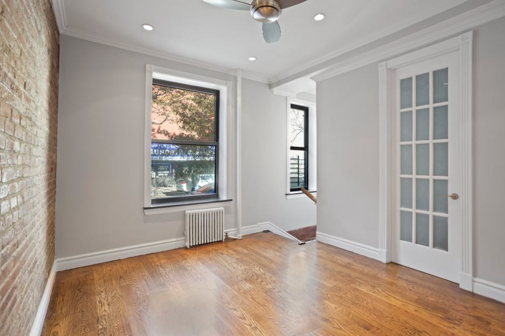 346 E 18th St #A - Photo 2 of 10