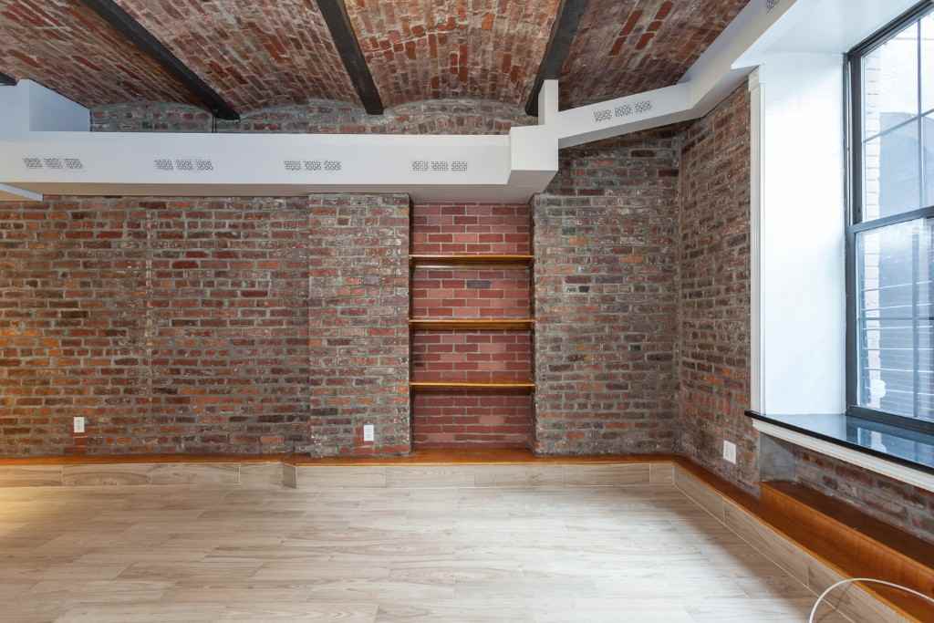 346 E 18th St #A - Photo 5 of 10
