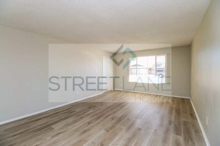 2034 E Stanford Dr - Photo 2 of 15