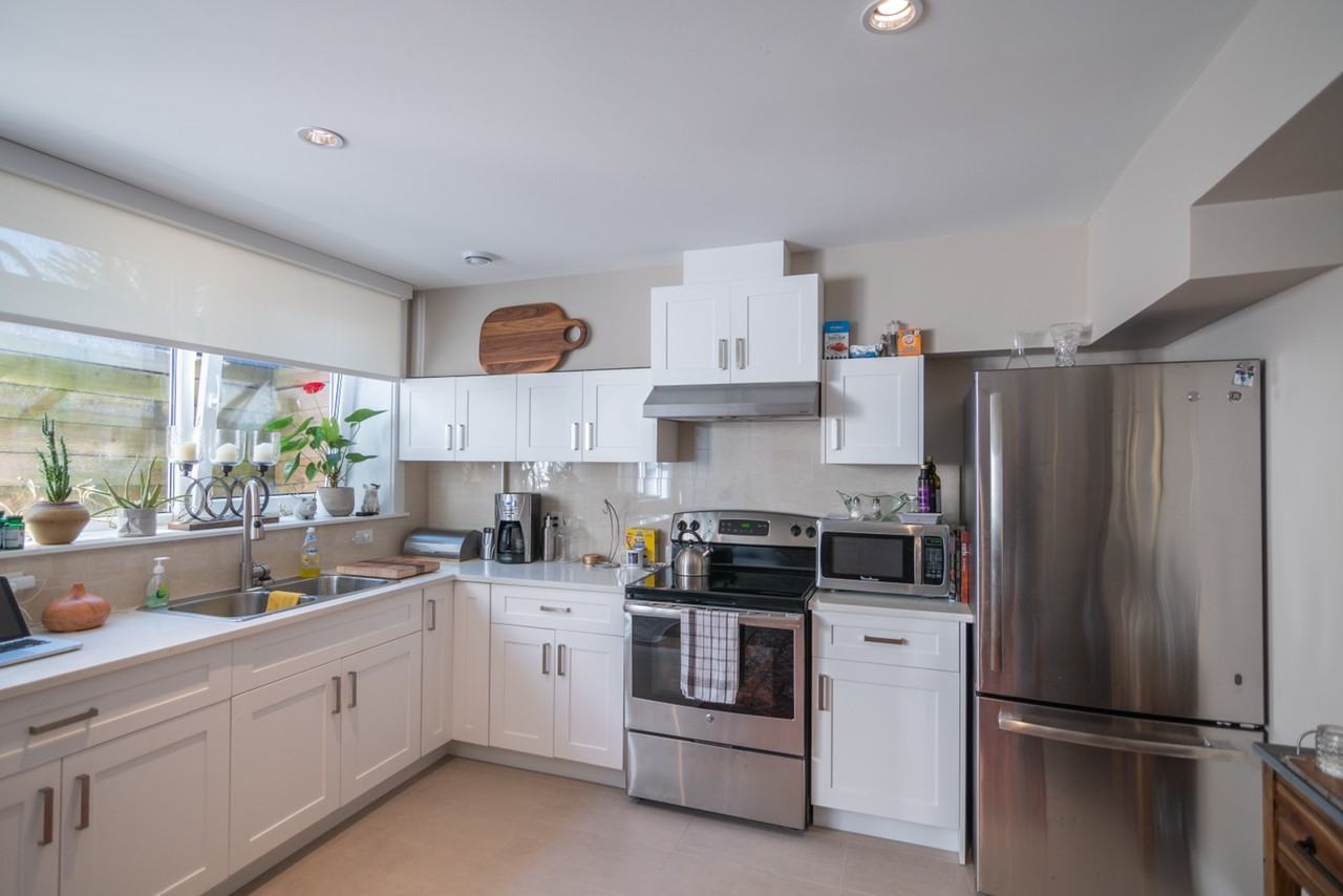 235 26th St W - Photo 3 of 20