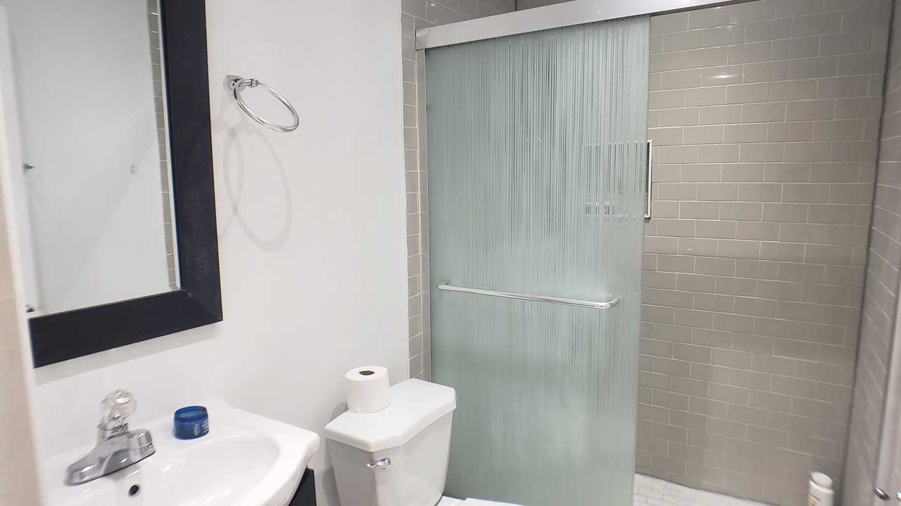 Lansdowne Ave & Bloor St W - Photo 5 of 5