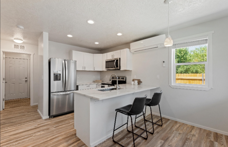 2914 W Madison Ave - Photo 4 of 12