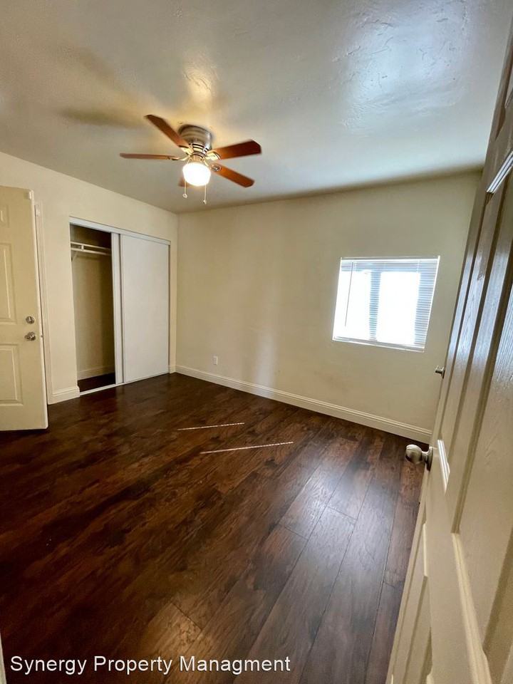 1516 Airport Dr Apartments in North Country Meadows, Oildale, CA 93308