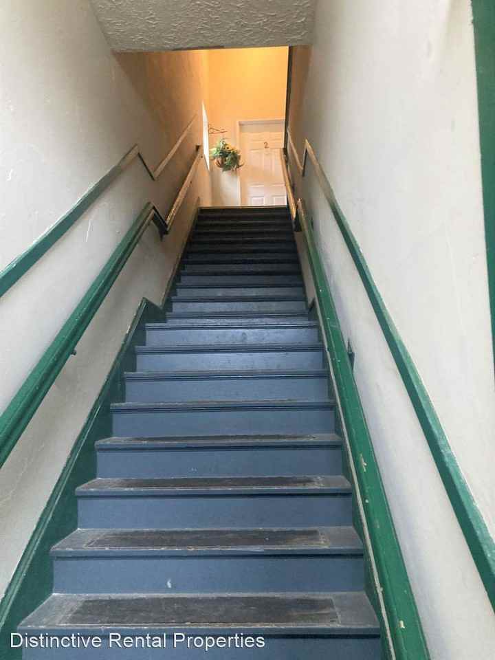 121 E Main St - Photo 2 of 8