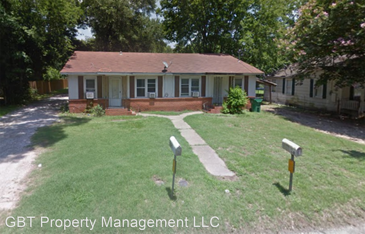 403 S. Madison St. - Photo 2 of 8