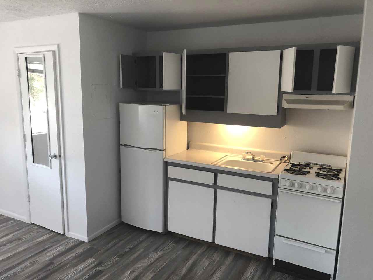 1515 Copper Ave Ne - Photo 5 of 14