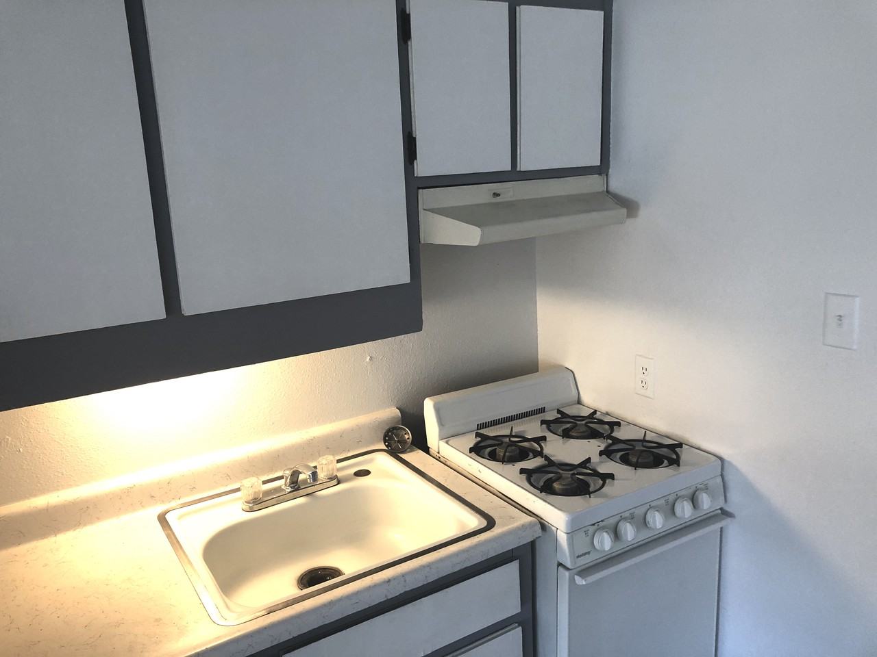 1515 Copper Ave Ne - Photo 6 of 14