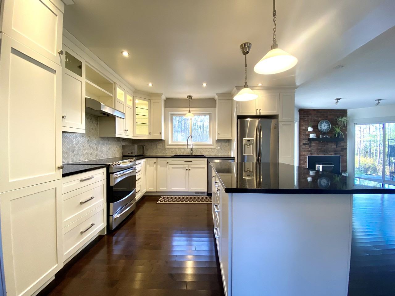 1497 Huntmar Dr - Photo 3 of 12