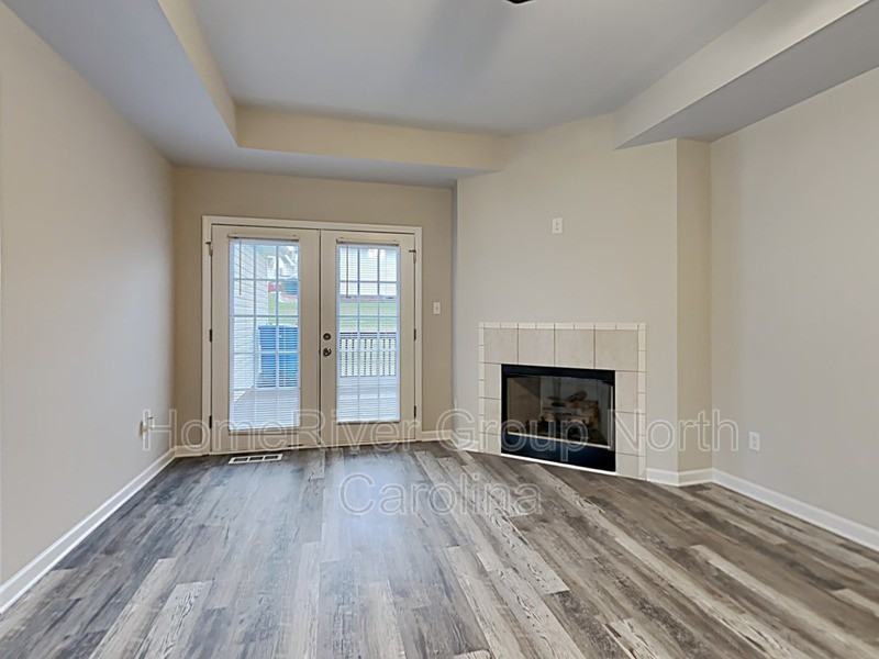 734 Loch Lomond Cir - Photo 2 of 17