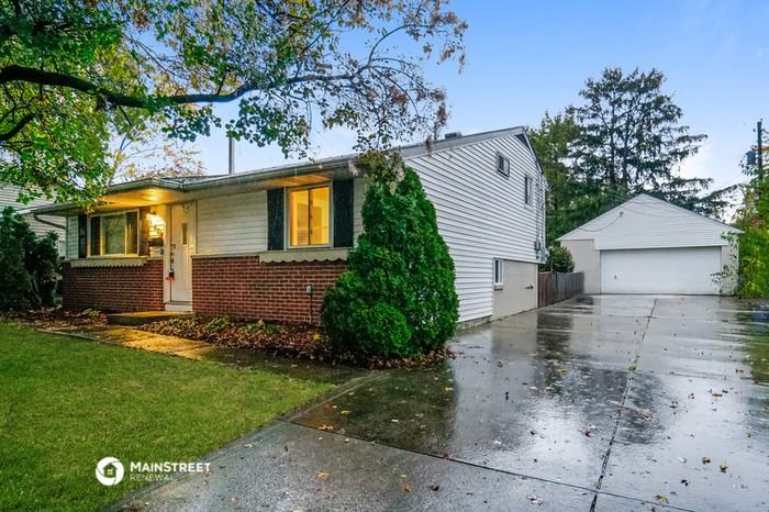 1428 Burnley Sq S - Photo 2 of 18