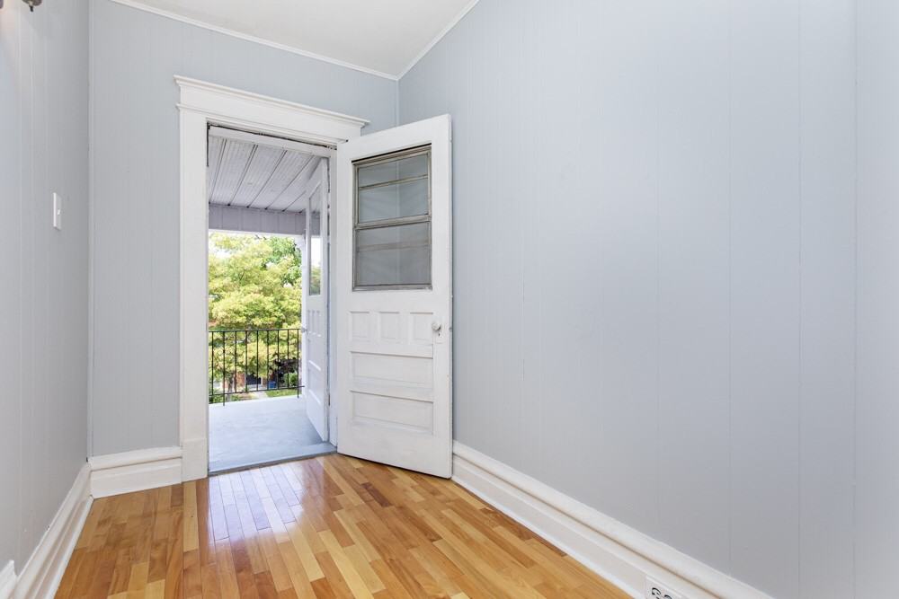 336 Flora St - Photo 3 of 10