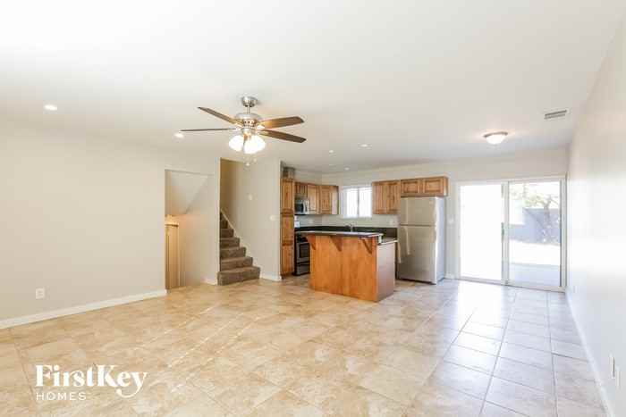 532 E Taylor St - Photo 3 of 15