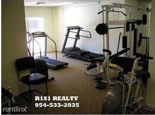 1625 SE 10th Ave - Photo 3 of 5