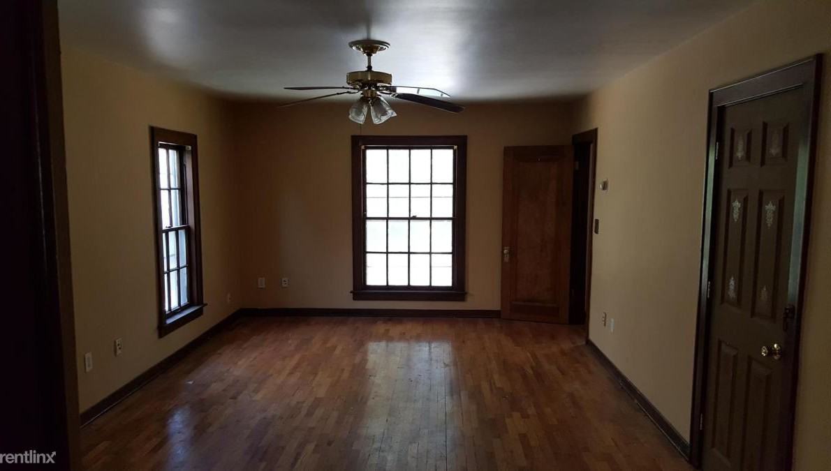 316 W Saginaw St - Photo 2 of 5