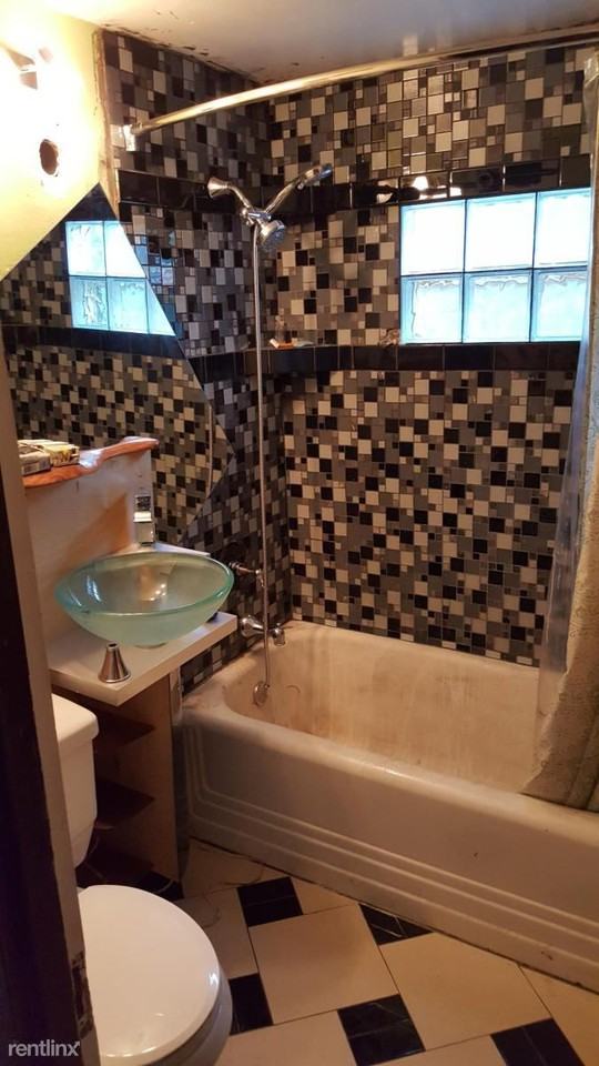 316 W Saginaw St - Photo 3 of 5