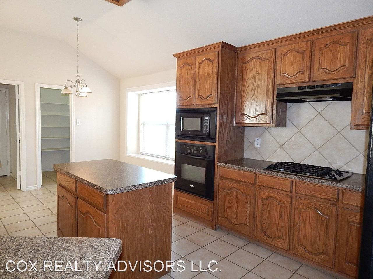 1215 Hampton Bay Dr - Photo 3 of 15