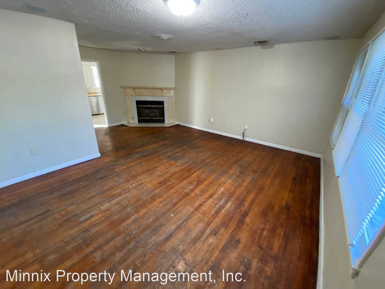 3007 32nd St - Photo 3 of 10