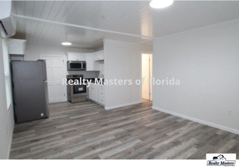 5523 Shell Rd - Photo 2 of 11