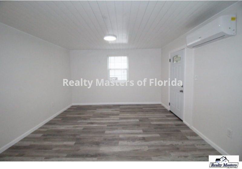 5523 Shell Rd - Photo 3 of 11