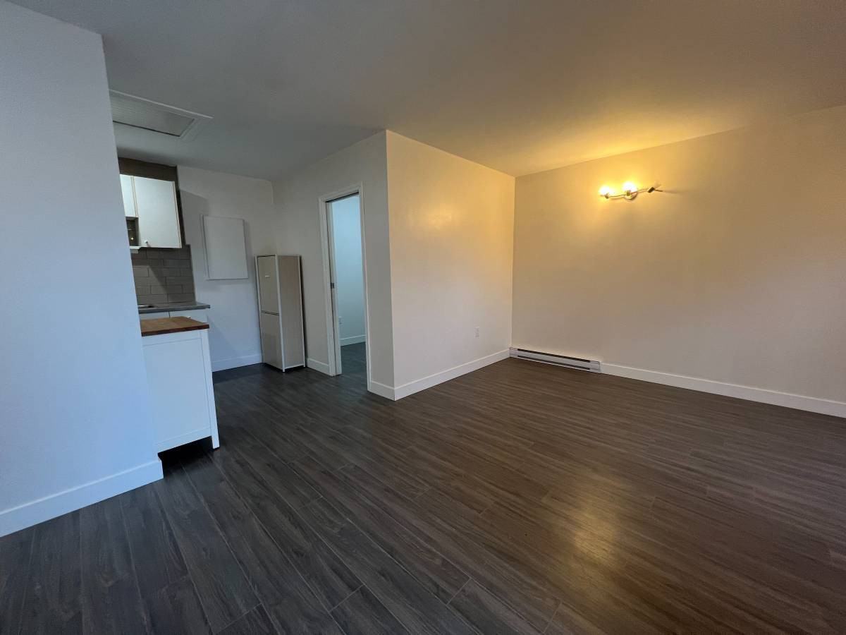 Eltham Coach House - Photo 2 of 13