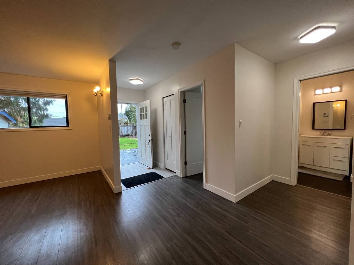 Eltham Coach House - Photo 3 of 13