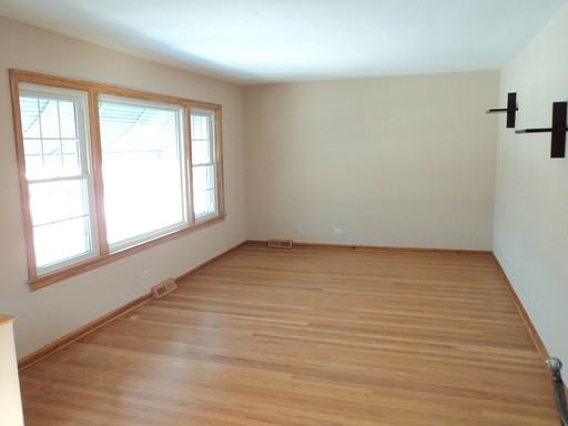 2835 Sunset Ln - Photo 2 of 14