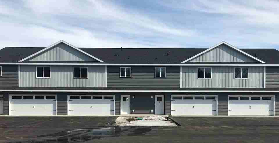 235 3rd St Se #17 - Photo 3 of 11