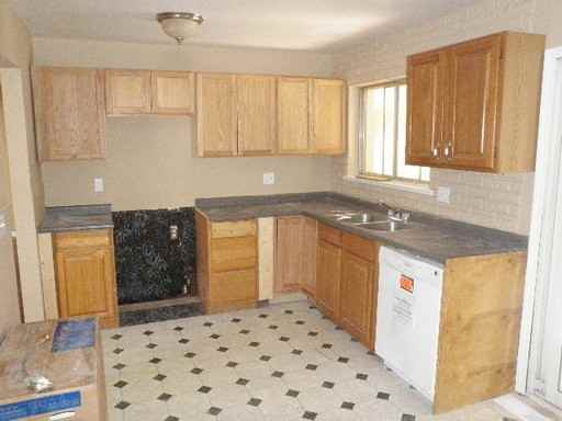 42071 Zachary St - Photo 3 of 18