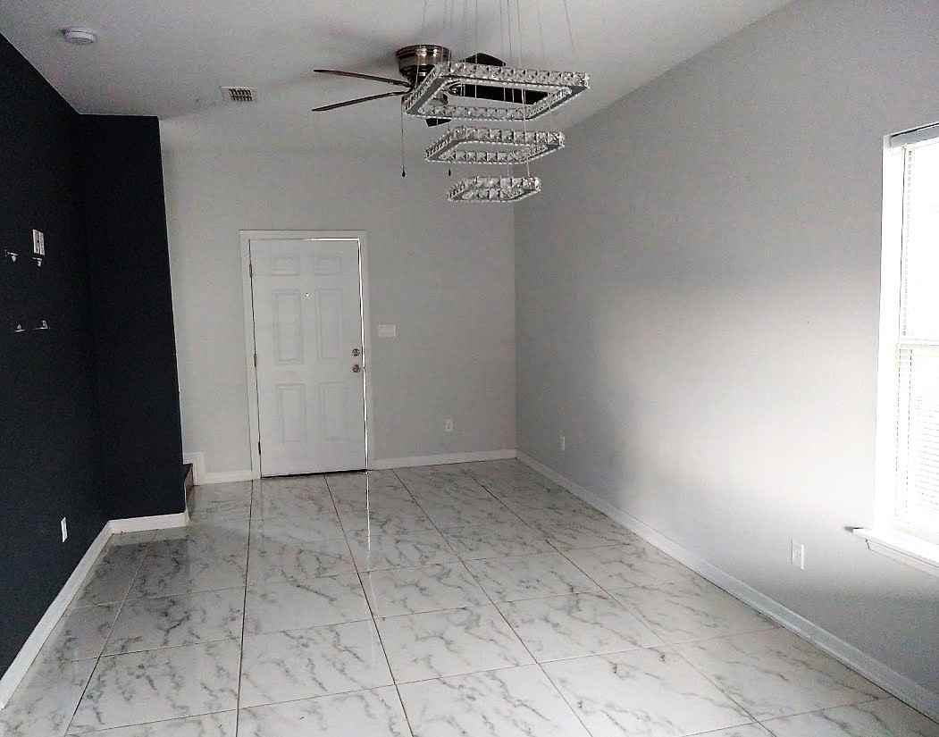 2102 Taxco Ct #4 - Photo 4 of 9