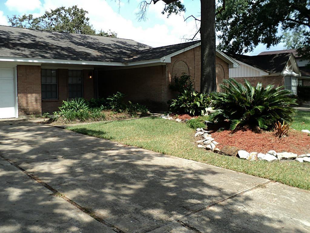 14015 Lantern Ln - Photo 2 of 17